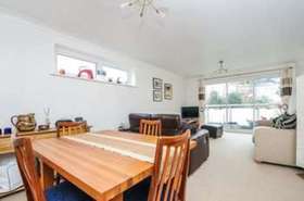 2 bedroom Flat to re...
